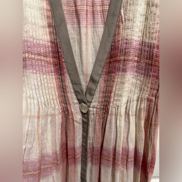 Elizabeth and James Plaid Sheer Pleated Vest Size L - Picture 2 of 6